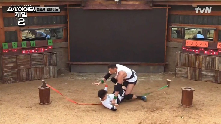 [소사이어티게임2] 줄리엔강 vs 권민석 석상 떨어뜨리기 .jpg | 인스티즈