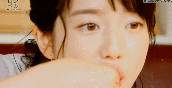 일본 여성아나운서의 간장게장 먹방 | 인스티즈