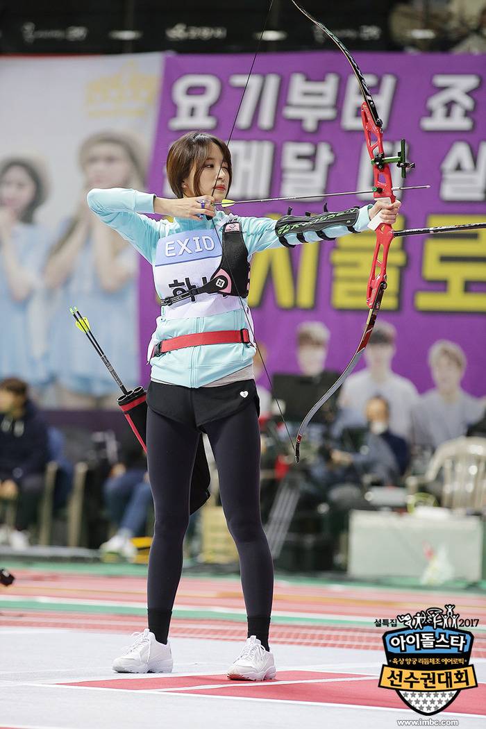 여자 아이돌 양궁 사격 자세.jpg | 인스티즈