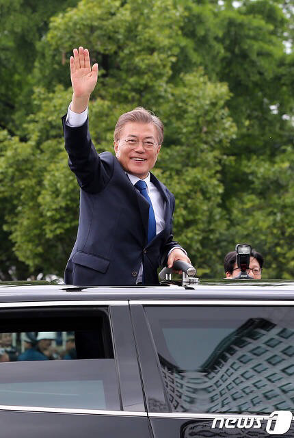 박근혜와 문재인의 카 퍼레이드 비교 | 인스티즈