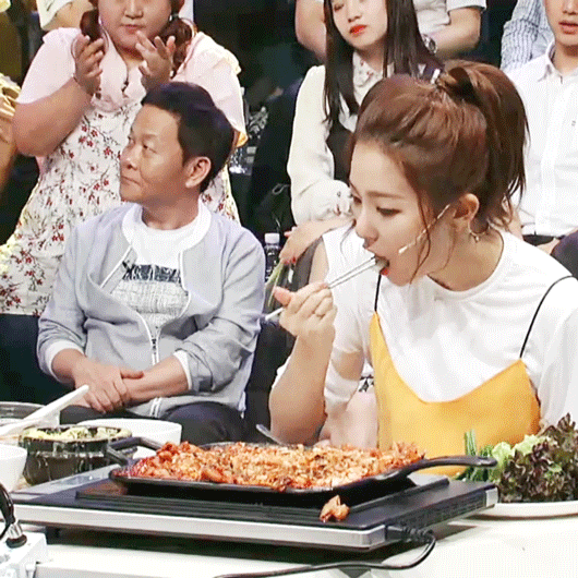 슬기 먹방.gif | 인스티즈