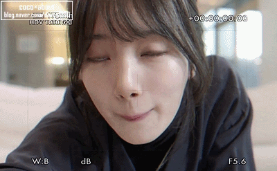 수지가 이렇게 쳐다본다면.gif | 인스티즈