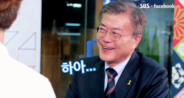 문재인 팔씨름ㅋㅋㅋㅋㅋ.jpg | 인스티즈