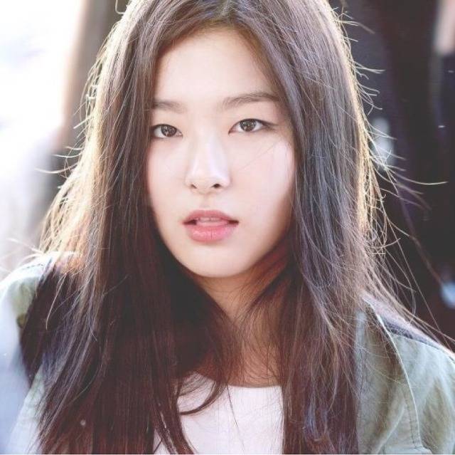 두 걸그룹 중 동시에 데뷔한다면 덕질하고 싶은 그룹은? | 인스티즈