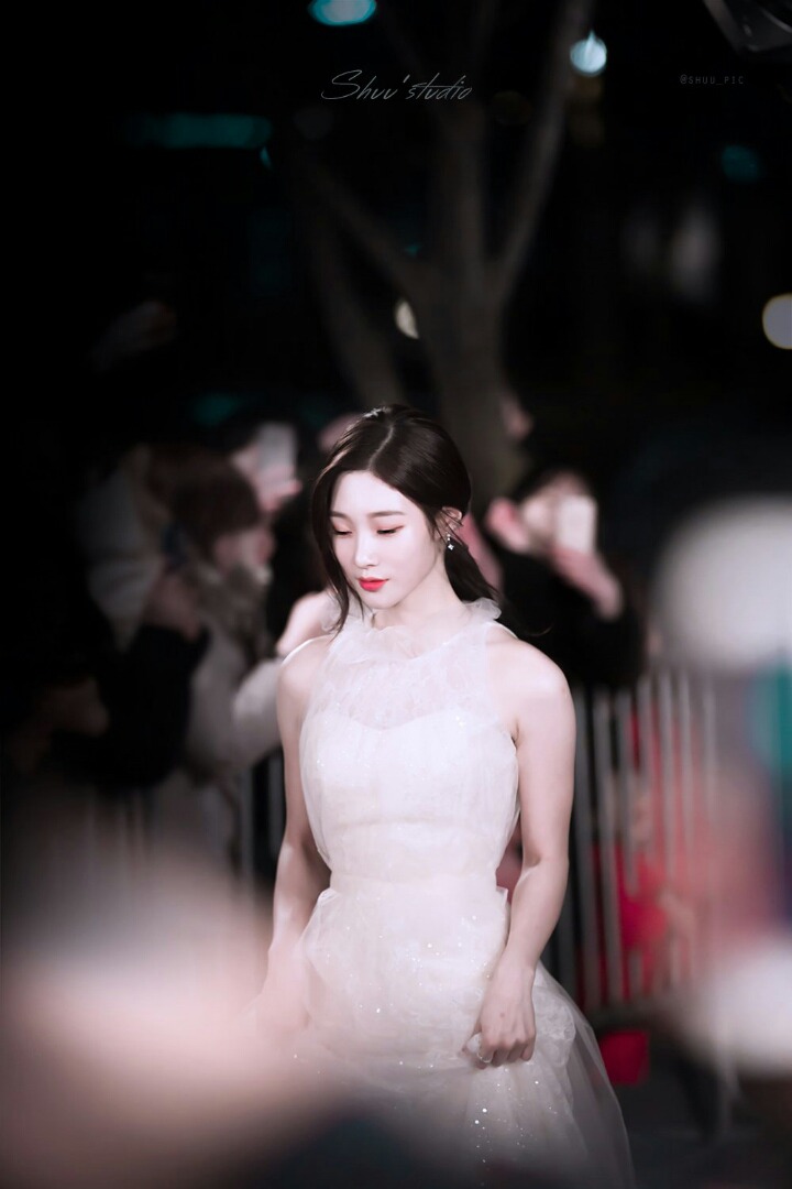 흰 의상이 참 잘어울리는 처자 | 인스티즈