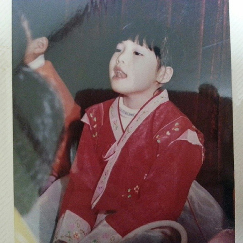 여자 연예인 어릴때 사진들 - 이중에 몇명이나 맞출수 있습니까? | 인스티즈