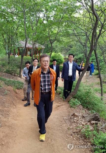 마지막으로 백수생활을 즐기는 문재인.jpg | 인스티즈