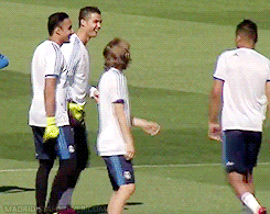 훈련장에서 프리허그 해주는 포옹두 | 인스티즈