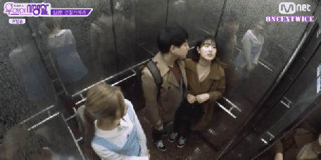 스킨쉽 하는 남녀를 본 모모와 사나(데이터 15메가) | 인스티즈