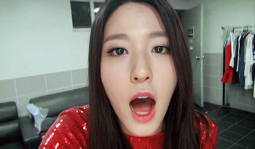 뽀뽀해주는 설현.gif | 인스티즈