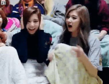 같이 있으면 더 예뻐보이는 트와이스 사나 쯔위.gif | 인스티즈