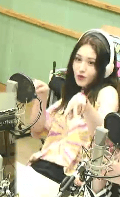 보이는 라디오에서 전소미.gif | 인스티즈