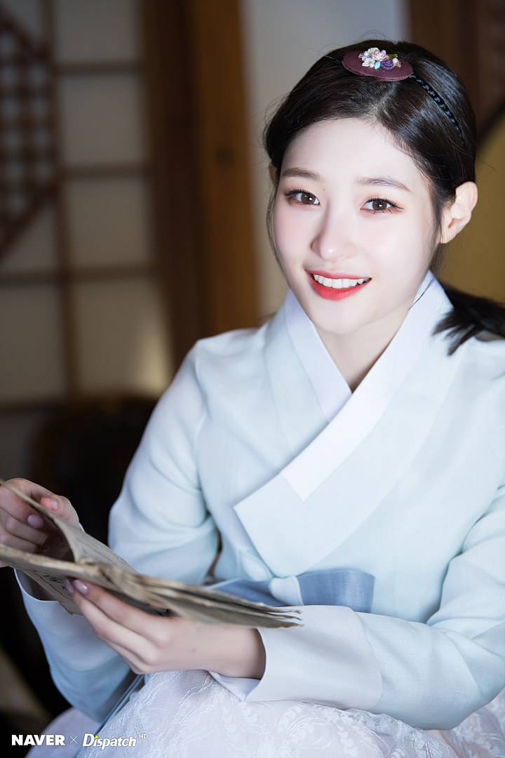 흰 의상이 참 잘어울리는 처자 | 인스티즈