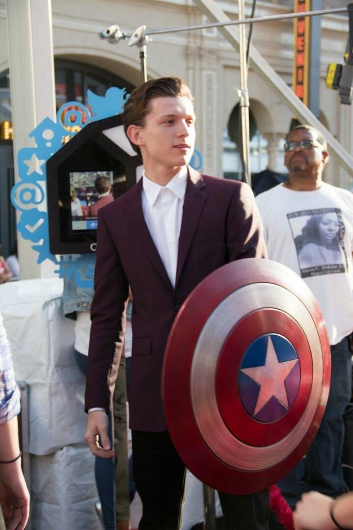 현실 스파이더맨 돋는 톰 홀랜드.gif | 인스티즈