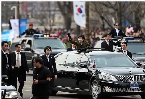 박근혜와 문재인의 카 퍼레이드 비교 | 인스티즈