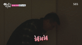 딸과 함께 아침을 맞이하는 아빠 유형.gif | 인스티즈