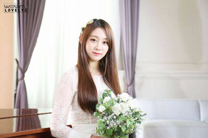 결혼하자는 댓글을 본 러블리즈 지수의 반응.gif | 인스티즈