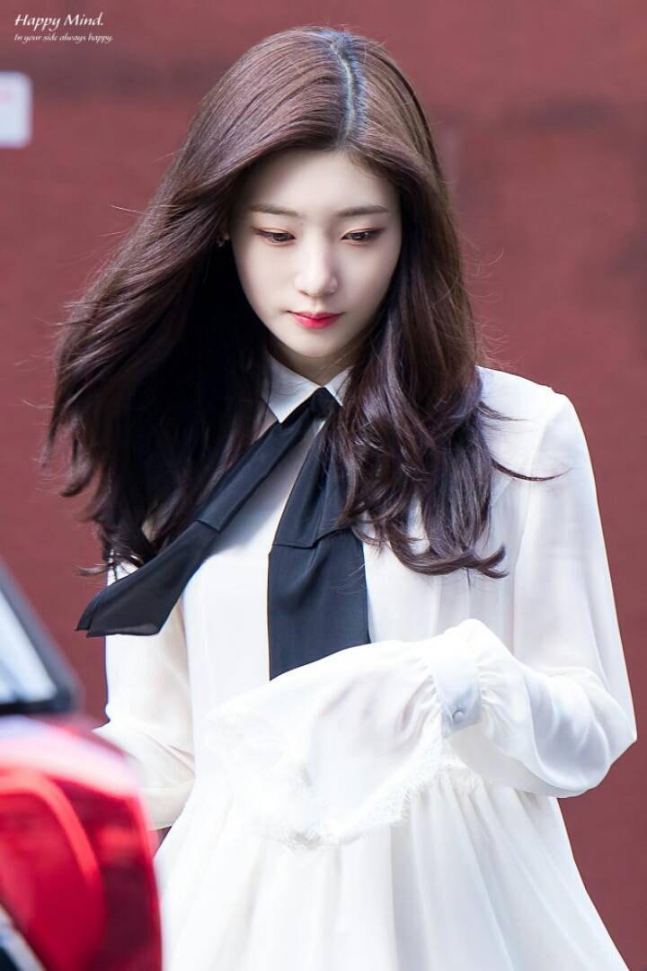 흰 의상이 참 잘어울리는 처자 | 인스티즈