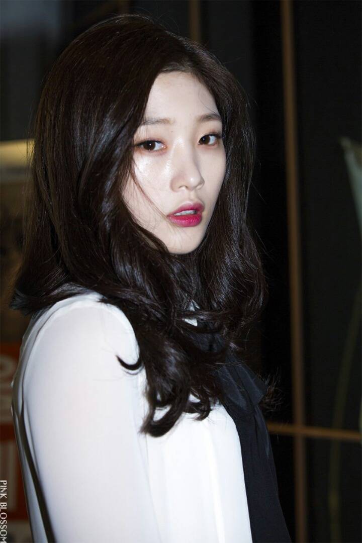 흰 의상이 참 잘어울리는 처자 | 인스티즈