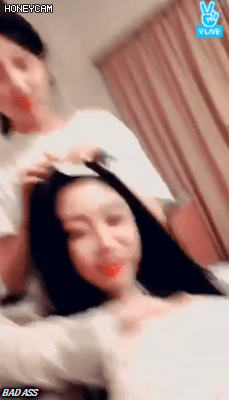 결혼하자는 댓글을 본 러블리즈 지수의 반응.gif | 인스티즈