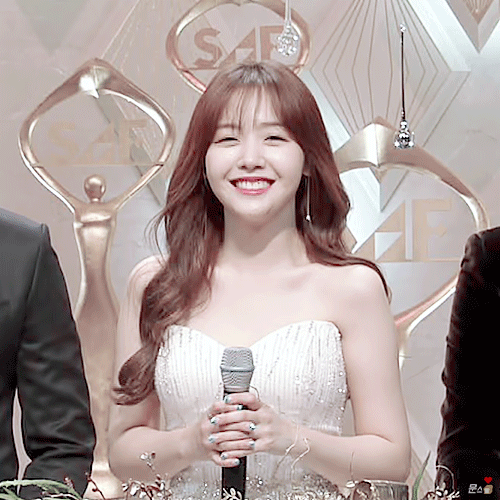 SBS연기대상 민아 혜리 직찍.jpgif | 인스티즈