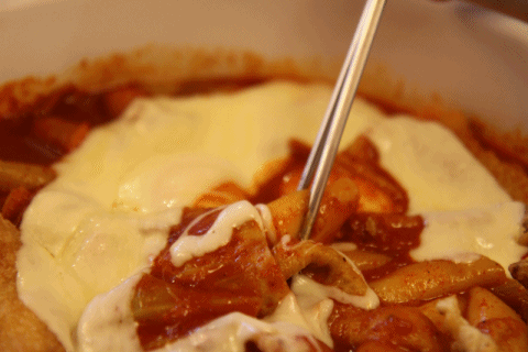 다이어트하면서 치즈팍팍친 매운떡볶이 좋아하는 애들 특징 | 인스티즈