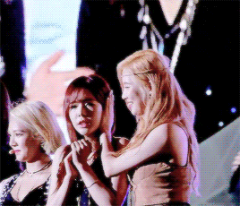 소시 멤버들이 써니 귀 막아주는 이유 | 인스티즈