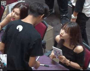 ioi 최유정 팬서비스 ㄷㄷㄷ.gif | 인스티즈