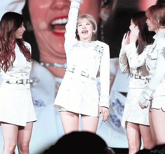 트와이스 정연이의 투턱을 보호하는 멤버들.gif | 인스티즈