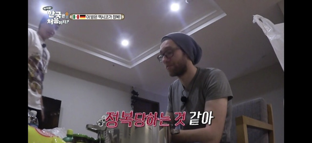 [어서와한국은처음이지-제주도] 멕시코 국기 거는 크리스티안과 친구들.jpg | 인스티즈