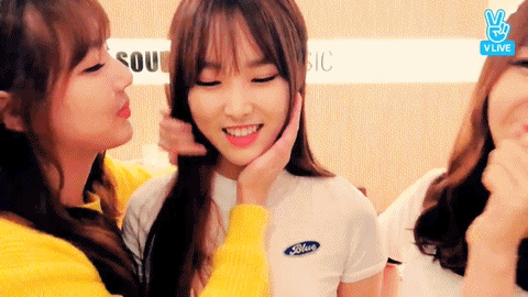 스마트폰이 없어서 음악방송 대기실에서 다리찢고 놀았다는 아이돌 | 인스티즈