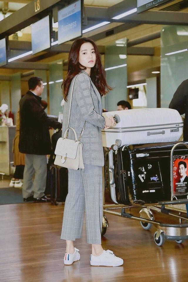 슬랙스가 잘 어울리는 김태리 | 인스티즈