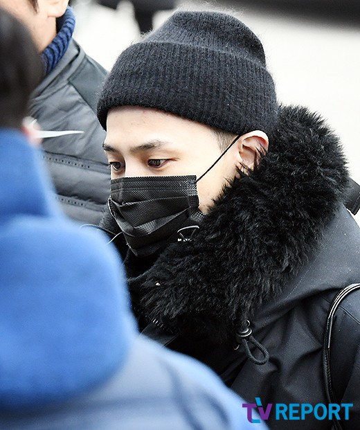 웃으면서 입대하는 지드래곤 모습.jpgif | 인스티즈