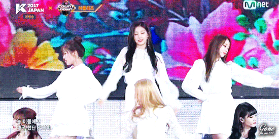 러블리즈 보고 감동의 폭풍오열하는 일본 팬들.gif | 인스티즈