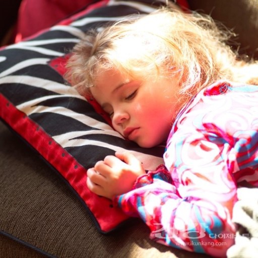 머리붙이는순간 잔다vs예민해서 잠 못잔다 | 인스티즈