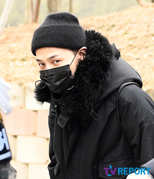 웃으면서 입대하는 지드래곤 모습.jpgif | 인스티즈