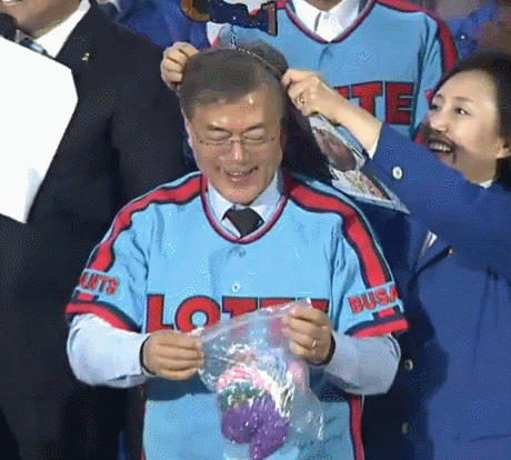 머리위에 뭘 얹기만 하면 짱덕터지는 이니.jpgif | 인스티즈