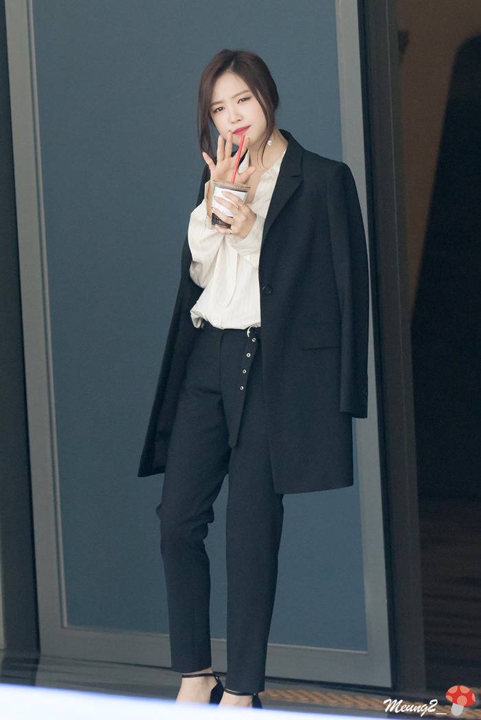 [에이핑크] 바지정장 입은 손나은.jpg | 인스티즈