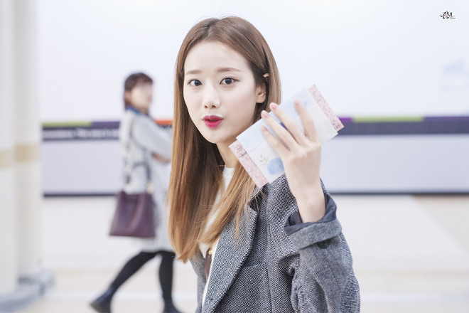 여친룩의 정석 에이프릴 나은 | 인스티즈