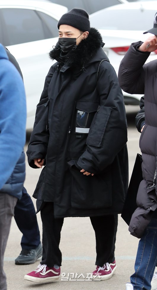 웃으면서 입대하는 지드래곤 모습.jpgif | 인스티즈