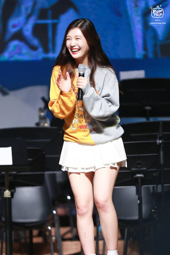 레드벨벳 조이 눈웃음 | 인스티즈