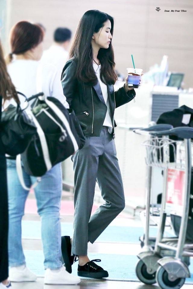 슬랙스가 잘 어울리는 김태리 | 인스티즈