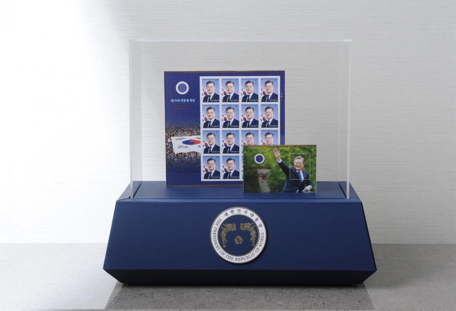 금손님이 만든 문재인 대통령 우표 장식장 | 인스티즈