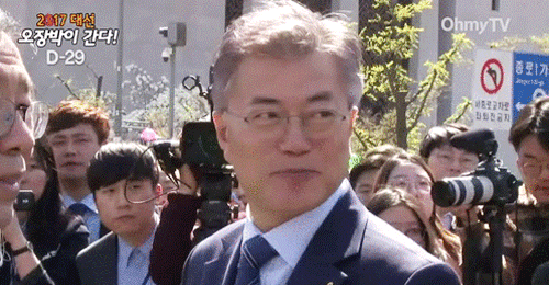문재인 대통령 레전드 짤 중 하나.gif | 인스티즈