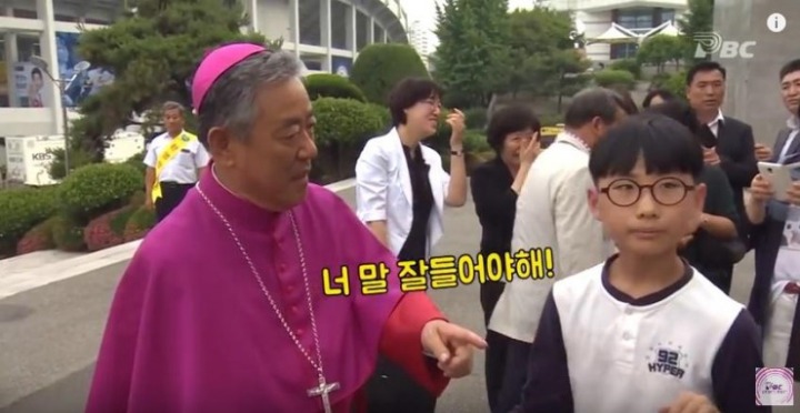 초딩 참교육 시키는 신부님 | 인스티즈