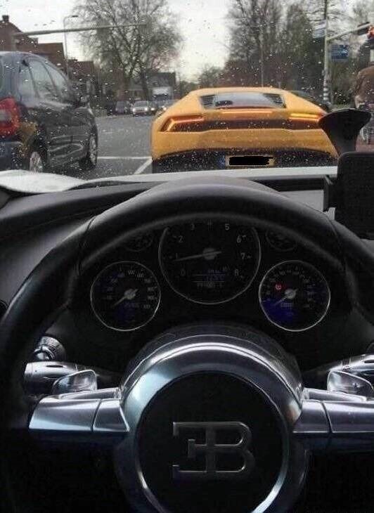 ??? : 오빠 앞에 비싼 차 아니야? | 인스티즈