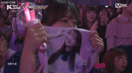 러블리즈 보고 감동의 폭풍오열하는 일본 팬들.gif | 인스티즈