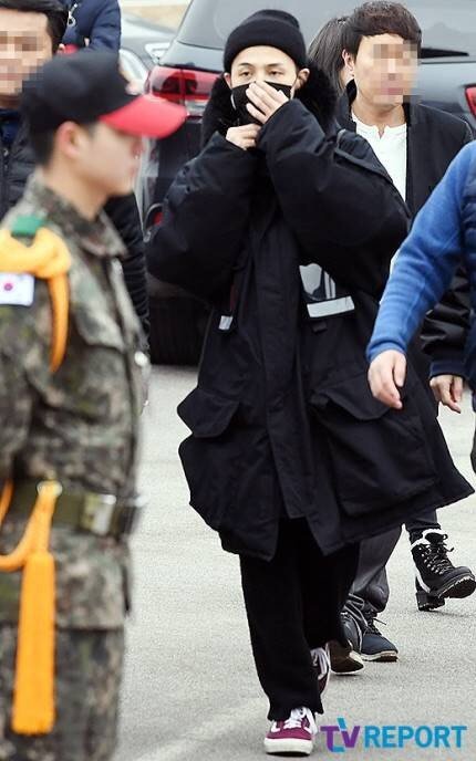 지드래곤 머리 썼넹.jpg | 인스티즈