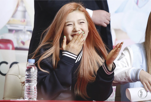 레드벨벳 조이 눈웃음 | 인스티즈