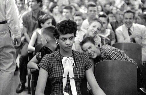 처음으로 백인 고등학교에 입학한 흑인여성 사진 | 인스티즈